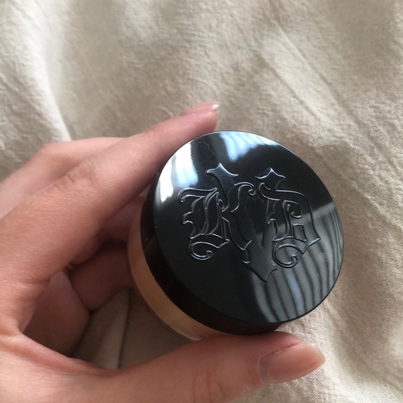 KAT VON D lock it brightening powder - Picture 4 of 5